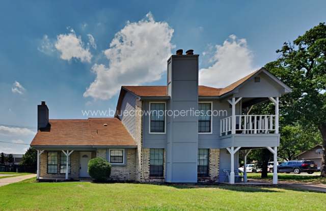 2110 Stone Moss Ln - 2110 Stone Moss Lane, Grapevine, TX 76051