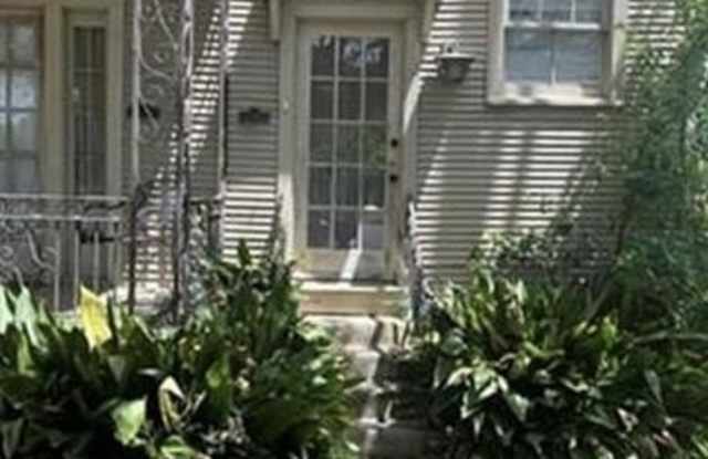5833 S CLAIBORNE Avenue photos photos