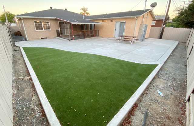 3 Bed / 1 Bath – Prime Rockford Dr Location (Walk to Campus!) photos photos