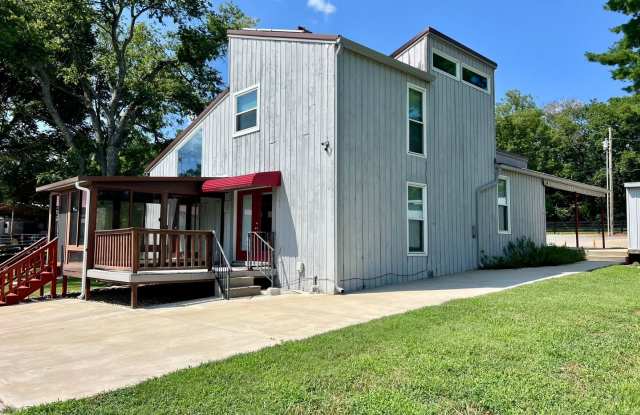 Cabin Style Home on Equestrian Farm *Private Pool* photos photos