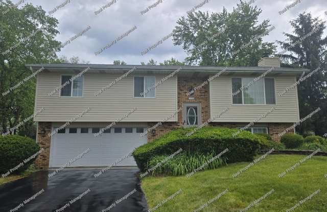 Three Bedroom Bi-Level photos photos Three Bedroom Bi-Level photos photos