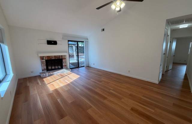 Single Story 2 Bed 2 Bath in the Solar Village Neighborhood! Gallery 4