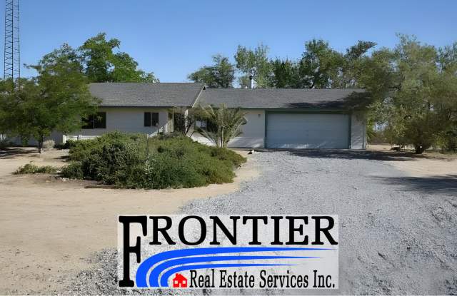 3Bed, 2Bath **ON 2.5 ACRES!** Internet Paid. photos photos