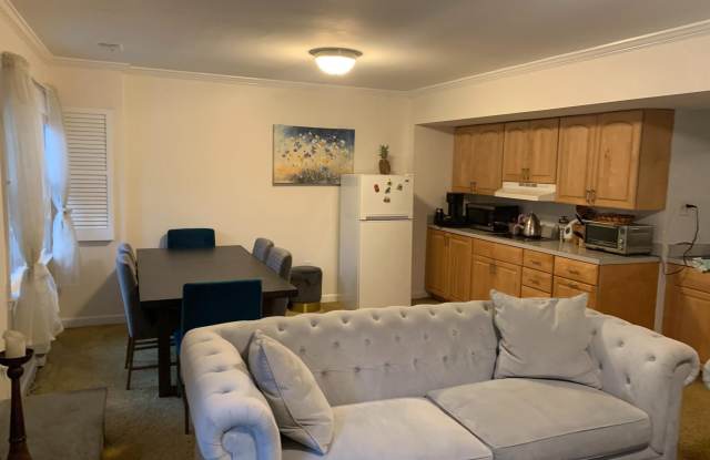 5800 EDSON. Lane unit: 2 photos photos