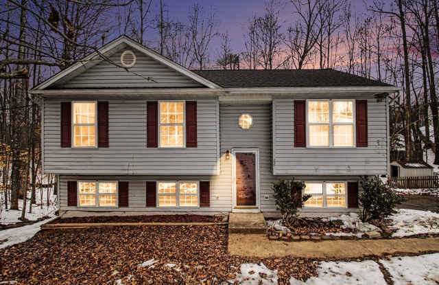 AVAILABLE NOW-3 Bedroom Split foyer in Stafford photos photos