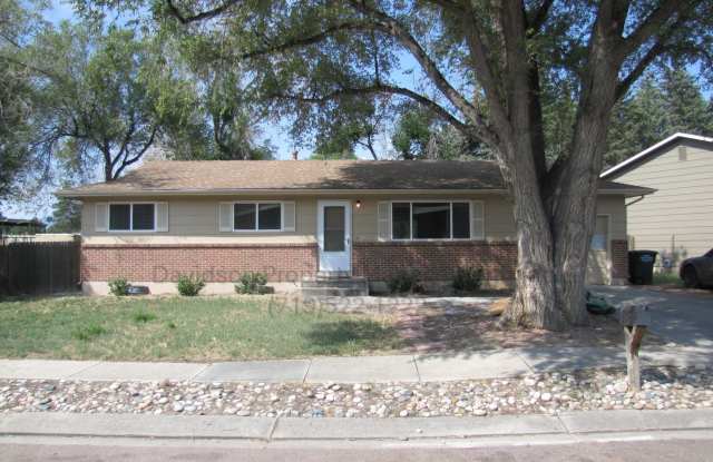 Charming 5 Bedroom House in Central Colorado Springs photos photos