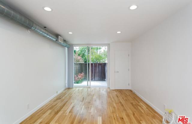 35 Ozone AVE Gallery 2