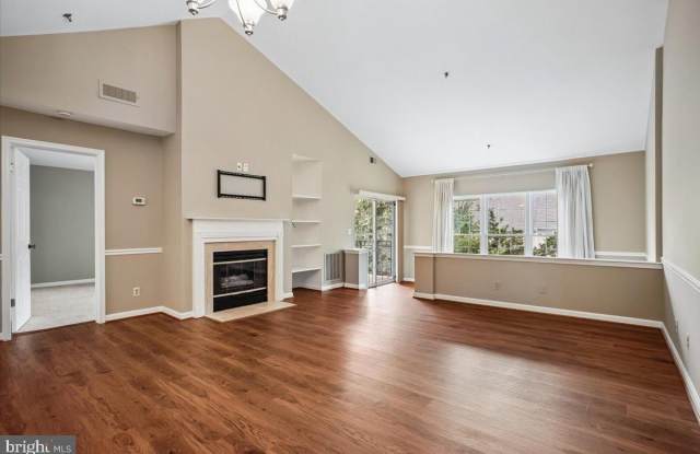 1100 QUAKER HILL DR #427 photos photos