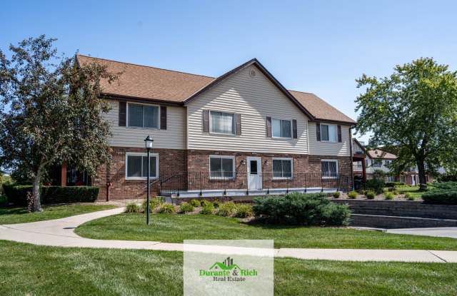 Spacious Upgraded 2 Bedroom 2 Bath Condo in Mequon photos photos
