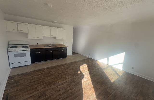 Available Now Cute 2 bedroom 1 bathroom duplex Gallery 3