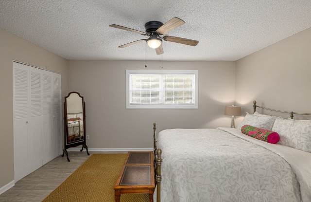 Stallion Square Apartments. Spacious, Updated Living in North Charleston! Gallery 3