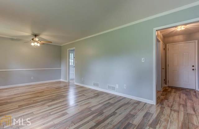155 Sharon Dr Gallery 2