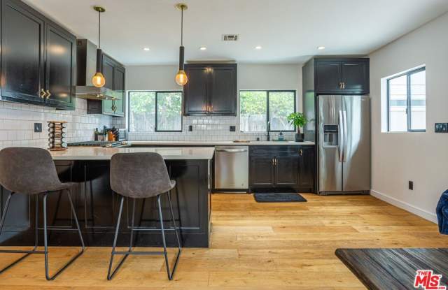 2241 1/2 Harwood St photos photos