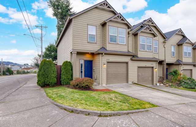 Kelly Creek 3 Bedroom Townhome - 5956 Southeast 17th Loop, Gresham, OR 97080