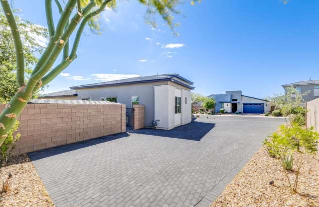 Single story home situated on a premium oversized lot in a desirable Las Vegas community! Gallery 4
