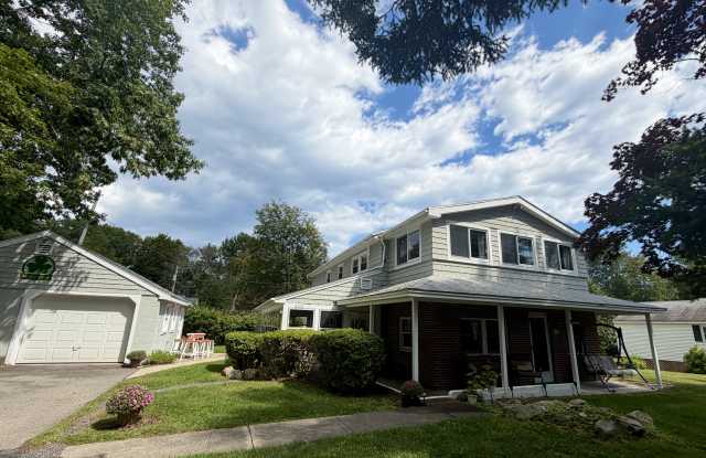 11 Oceanside Ave W Gallery 2
