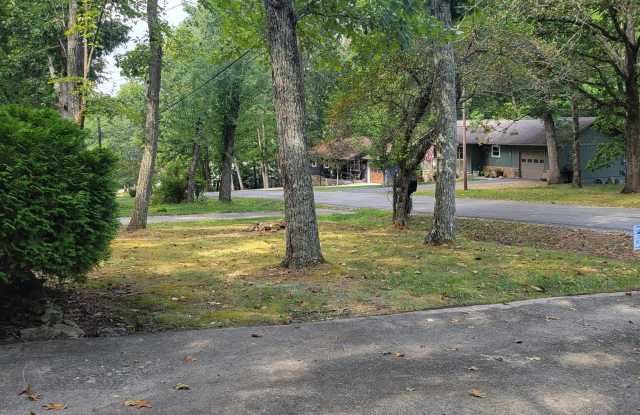 214 Lakeshire Drive Gallery 3