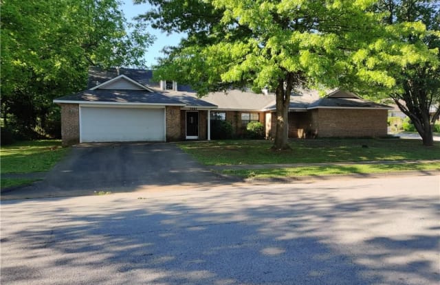 3087 Cherokee - 3087 Cherokee Drive, Fayetteville, AR 72701