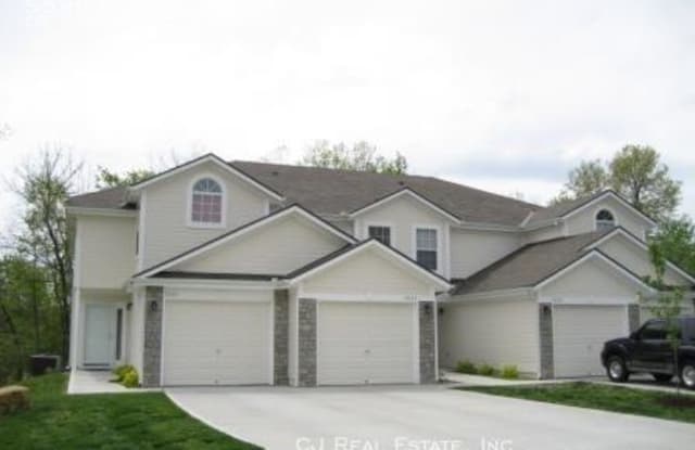 5525 NW Downing - 5525 Northwest Downing Street, Blue Springs, MO 64015