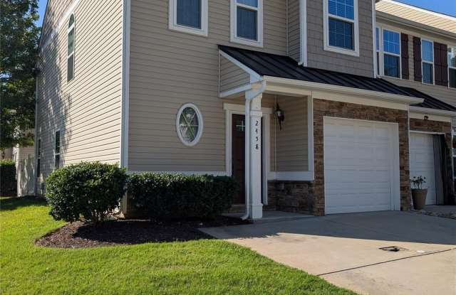 2458 Silverthorn Drive photos photos