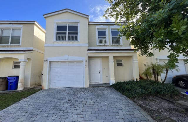 907 SW 15 TH ST - 907 Southwest 15th Street, Deerfield Beach, FL 33441