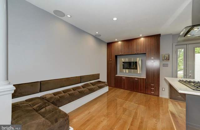 1130 COLONIAL AVENUE Gallery 4