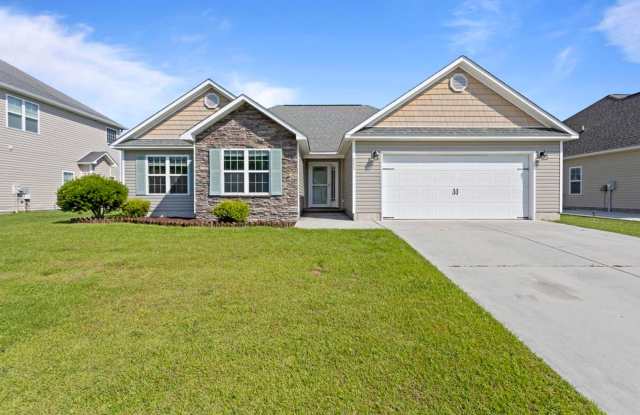 Beautiful 3BR/2BA Home in Carolina Plantations with Fenced Backyard! Gallery 1