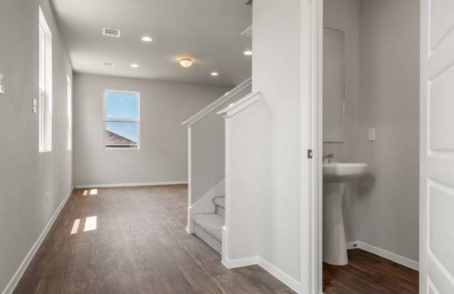 2 Week Free Move-In Special! Beautiful 3-Bedroom Home with Open Floor Plan & Private Backyard in Maxwell Gallery 4