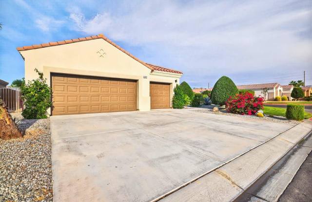 42217 Whisper Rock Street Gallery 2