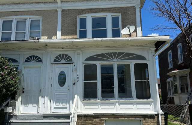 LARGE 4 Bed, 1.5 Bath ready for rent! photos photos