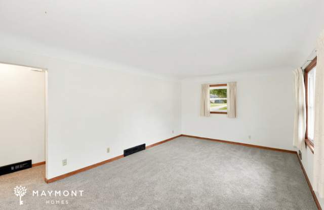17 Lincoln Avenue East Gallery 4