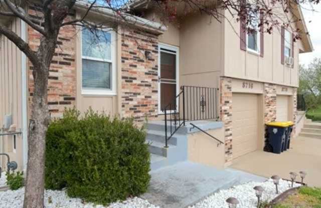 8716 N Chatham Ave, Kansas City, MO 64154 Gallery 3
