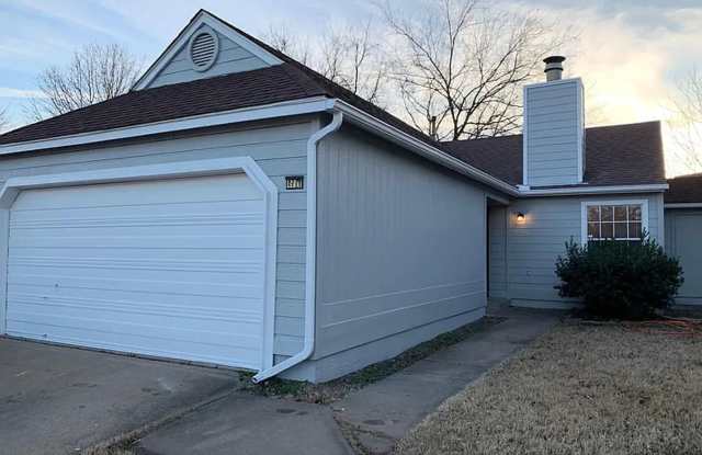Cozy 2 Bedroom Duplex in the Heart of Broken Arrow photos photos