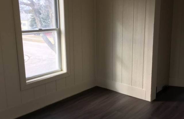 435 Tawas Street Gallery 2