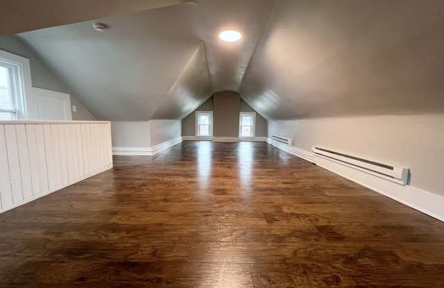 Clean 2BR Mckees Rocks - Ready Now Gallery 4
