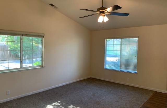Updated 3 bedroom 2 bathroom close to Meriam Park! Gallery 4