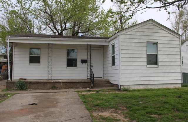Over sized 2 car garage! 1/2 mile to Tinker photos photos