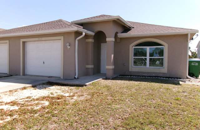 SW Cape 3/2/1 Duplex Avail Now photos photos
