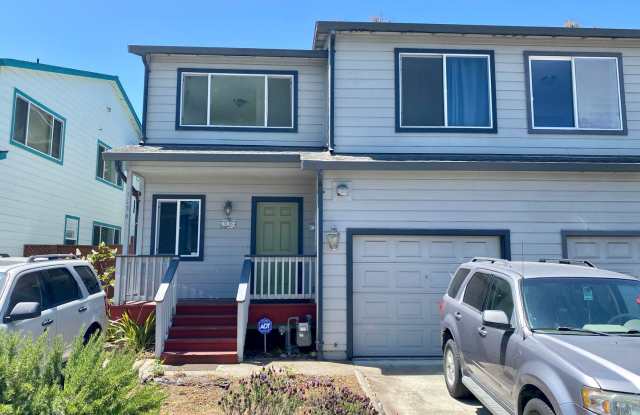 Spacious 3 Bedroom, 2.5 Bathroom Marina Townhome photos photos