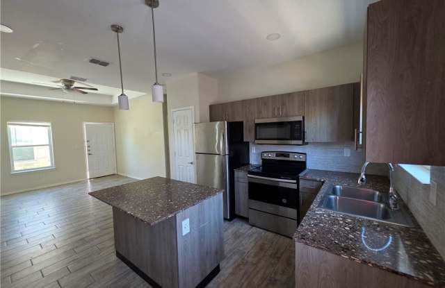 5005 North Hiawatha Drive - 3 Gallery 2