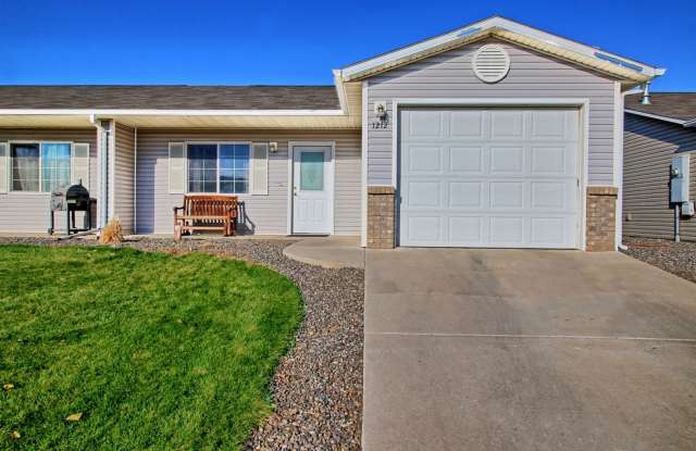 Charming 3 Bed, 2 Bath Townhome in Orchard Mesa! photos photos