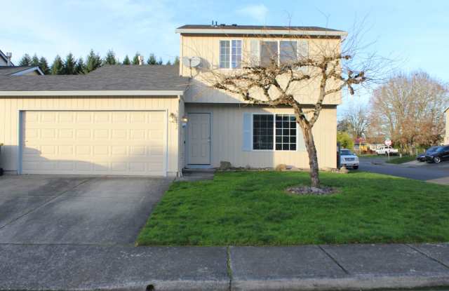 Three bedroom townhouse - 33052 Northwest Meersburg Street, Scappoose, OR 97056