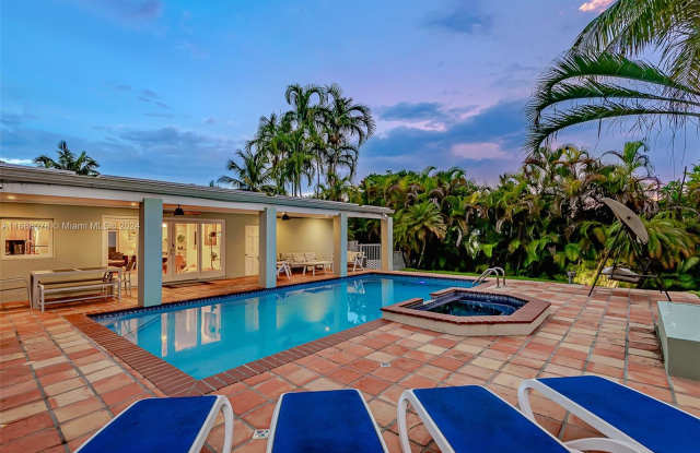 7475 Sw 134th St - 7475 Southwest 134th Street, Pinecrest, FL 33156
