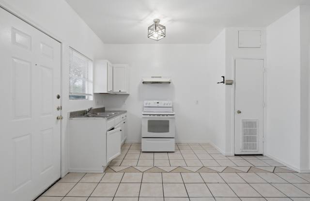 1706 W CRAIG PL Gallery 3