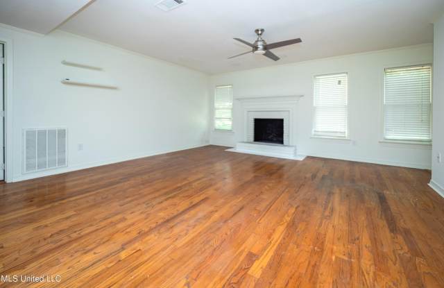 296 Park Ln Court Gallery 4