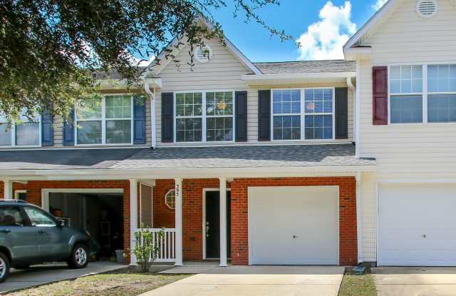 Enjoy this beautifully updated 3 Bed/3 Bath Townhome in CRESTVIEW - 395 Crooked Pine Trail, Crestview, FL 32539