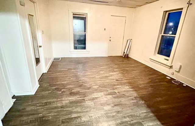 213 Manson Street Gallery 2