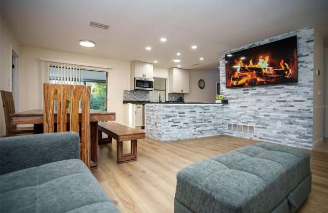 2719 FOREST KNOLL Drive Gallery 2