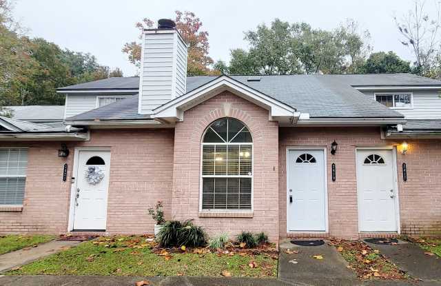 MODERN NW 3/2 w/ Washer/Dryer, Plank Vinyl Floors, Deck, & Vaulted Ceilings! Available NOW for $1550/month! photos photos