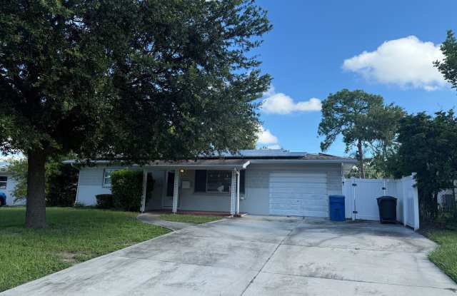 3/2 Pool Home photos photos